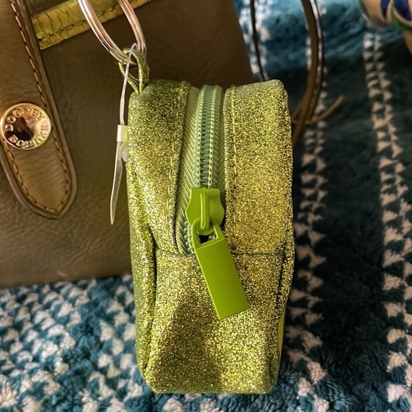 🤩 Claire’s Glitter Avacado Keychain Pouch 🥑✨ - Picture 3 of 7